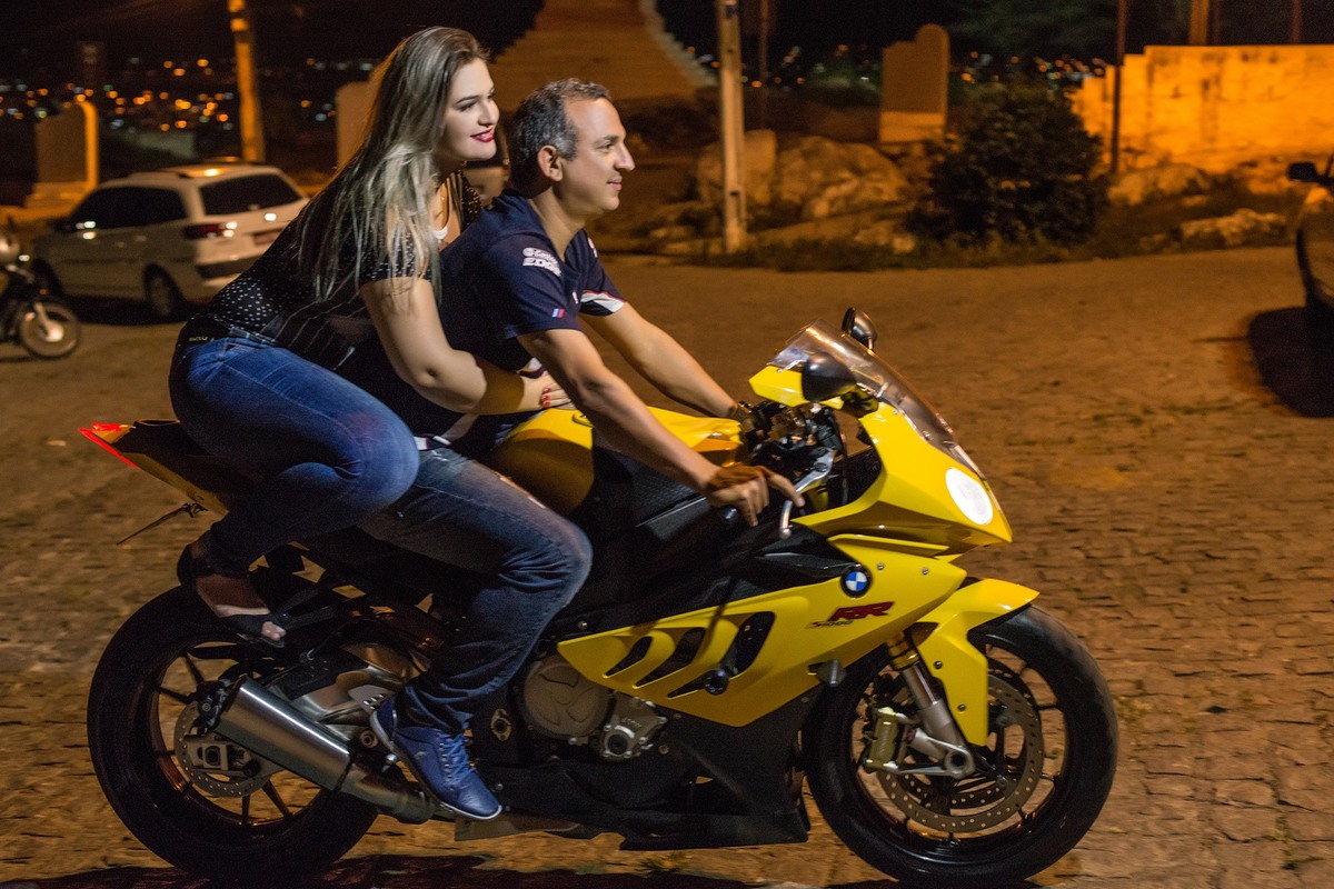 fotografia-fotografia de casal- fotografia de motocicleta-fotografia de motociclista-moto esportiva-fotografo de caruaru