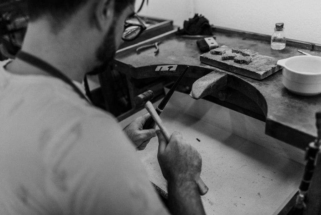 noivos fazendo propria aliança