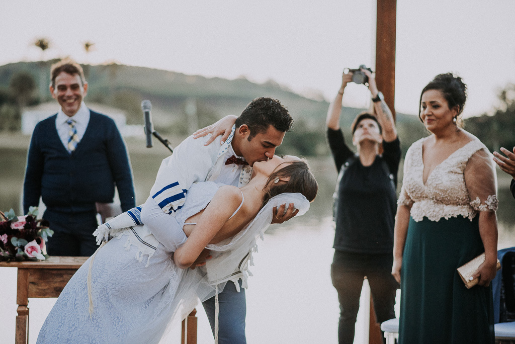 hora do beijo no casamento