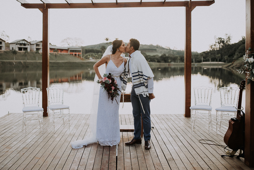 hora do beijo no casamento