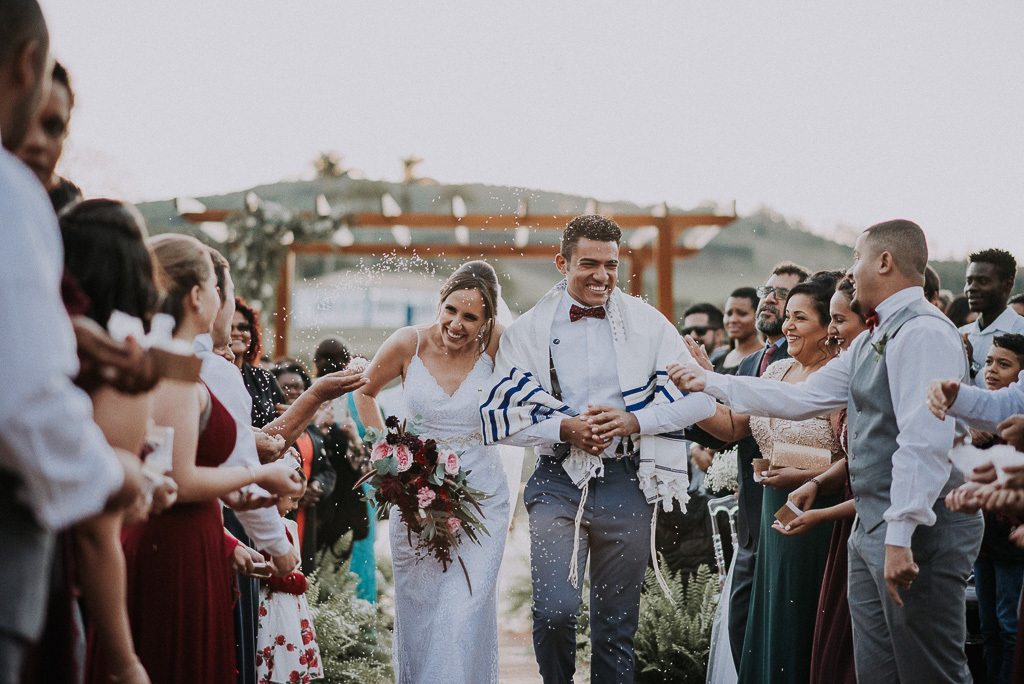 saída dos noivos casamento