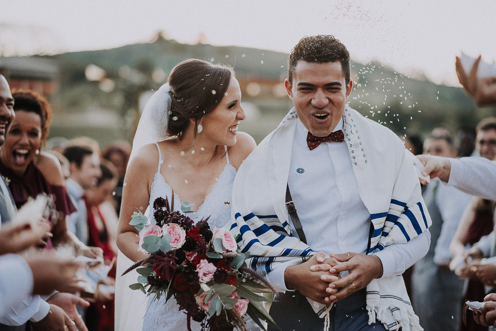 saída dos noivos casamento