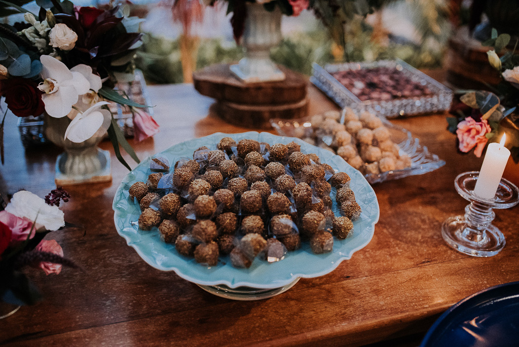 decoração mesa do bolo 