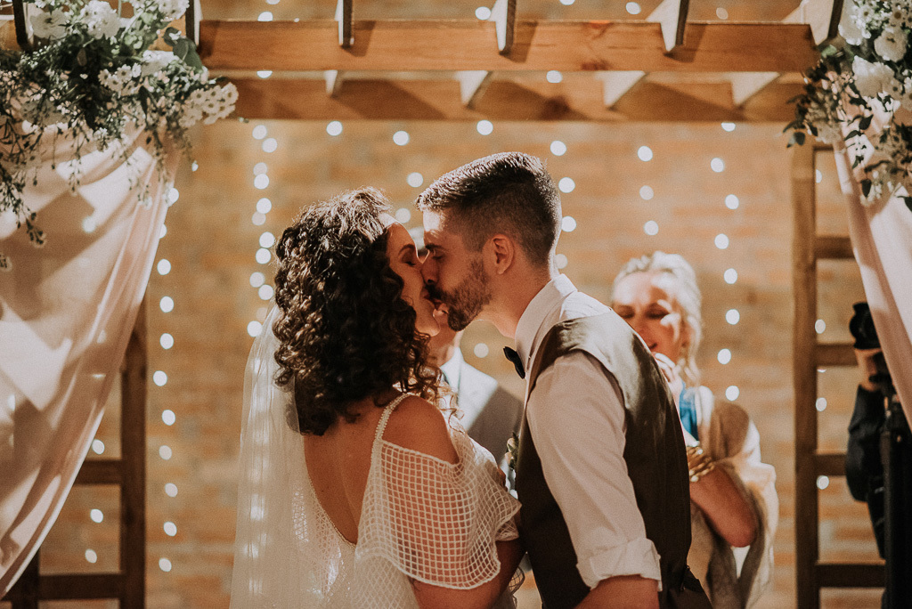 hora do beijo casamento