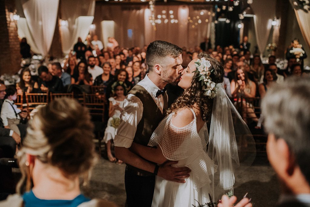 hora do beijo casamento