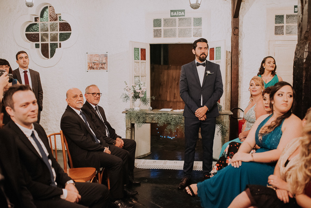 noivo esperando a noiva