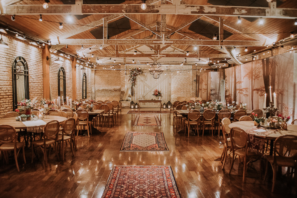 casando no celeiro quintal