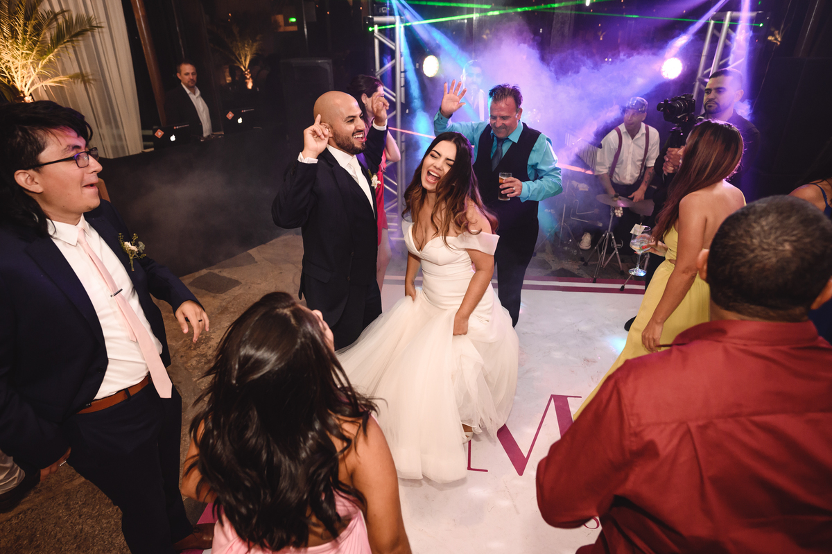 NOIVA NA PISTA DE DANÇA