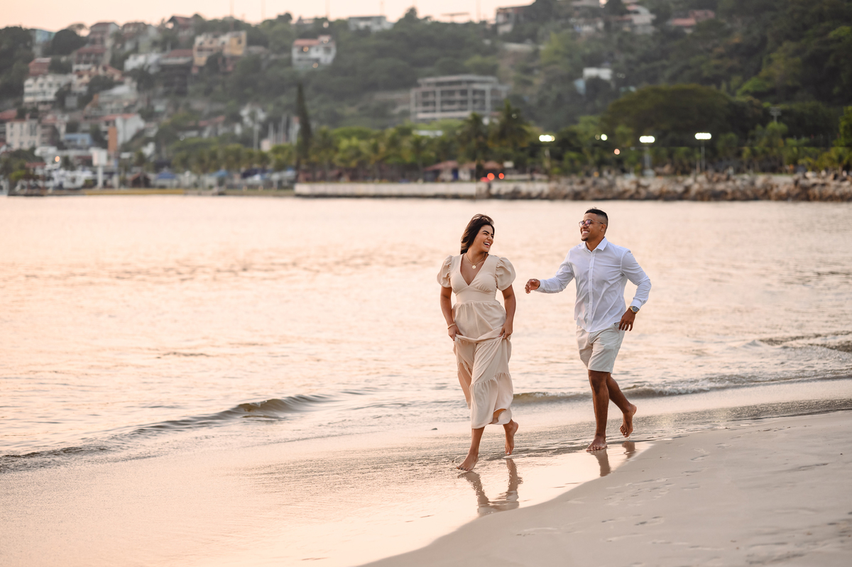 ENSAIO DE CASAL NA PRAIA