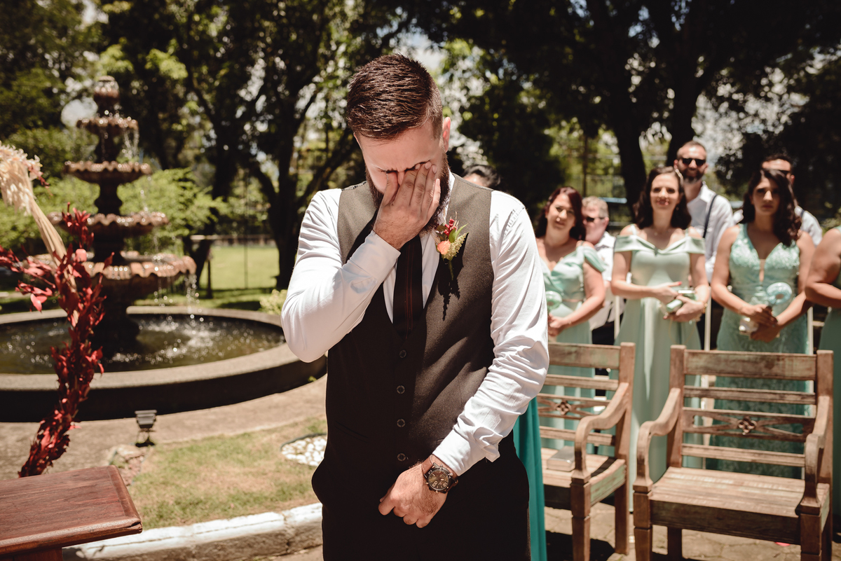 noivo emocionado