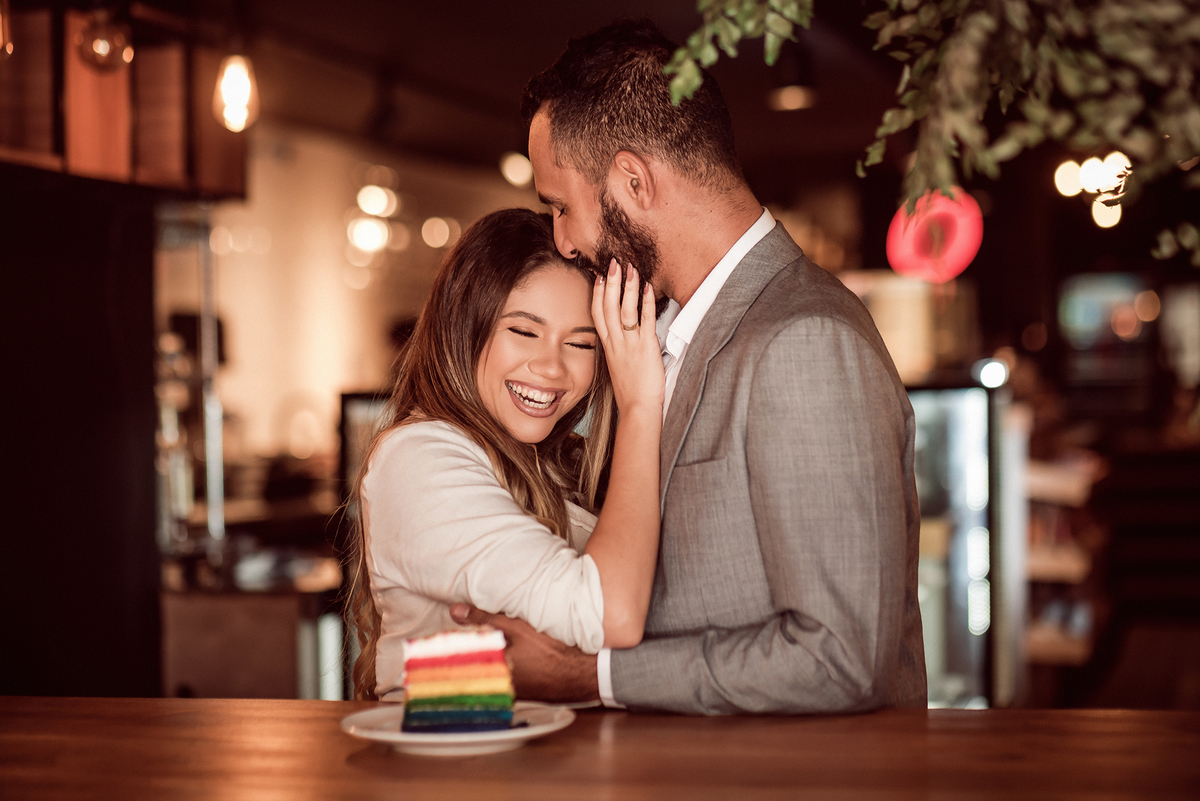 ensaio de noivos em cafeteria