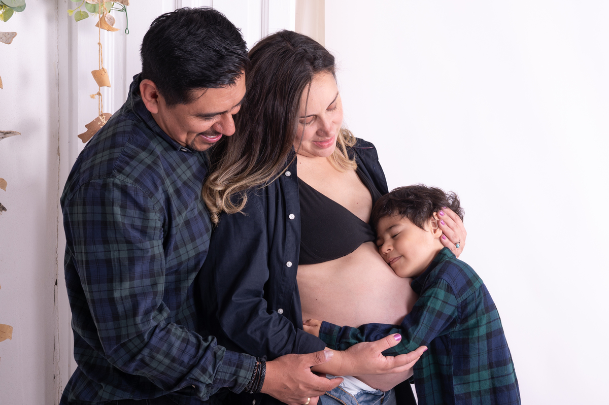 Así, como familia.