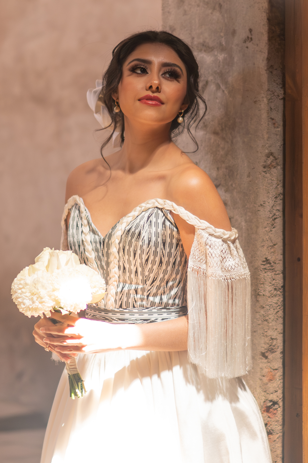 Producción fotográfica de moda y boda en México con inspiración en textiles tradicionales como el rebozo de Santa Maria del Rio
