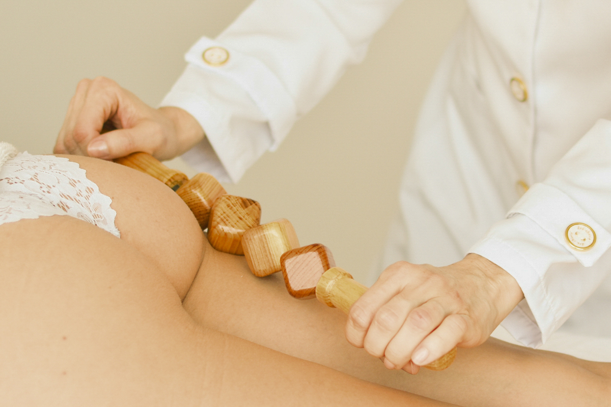 Tratamiento facial profesional en estética con enfoque en cuidado de la piel