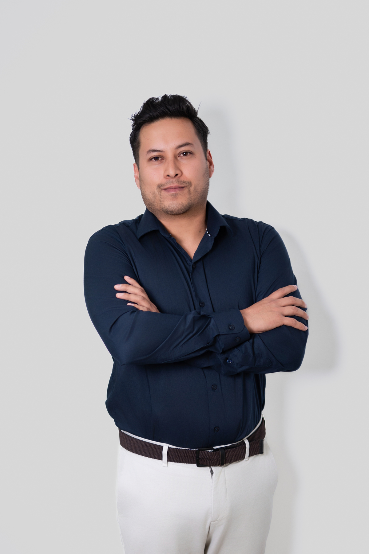 Retrato profesional de ejecutivo para identidad visual empresarial.