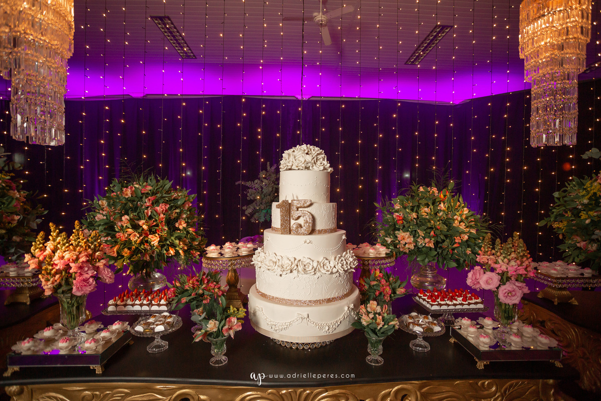 Isabelle Maggi  - Festa dos Quinze - Galo Eventos - Terra de Areia/RS - debutante - 15 anos - book dos 15 - vestido - decoração - Mátria Parque de Flores - balada - festa - Moove eventos - perna de pau - bar man - robo de led - Ararangua - Gramado/RS