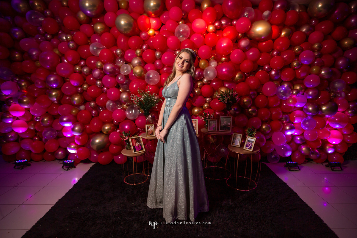 Isabelle Maggi  - Festa dos Quinze - Galo Eventos - Terra de Areia/RS - debutante - 15 anos - book dos 15 - vestido - decoração - Vando Lipert time ludimila - balada  - Moove eventos - perna de pau - barman - robo de led - Mauricio o Mágico 