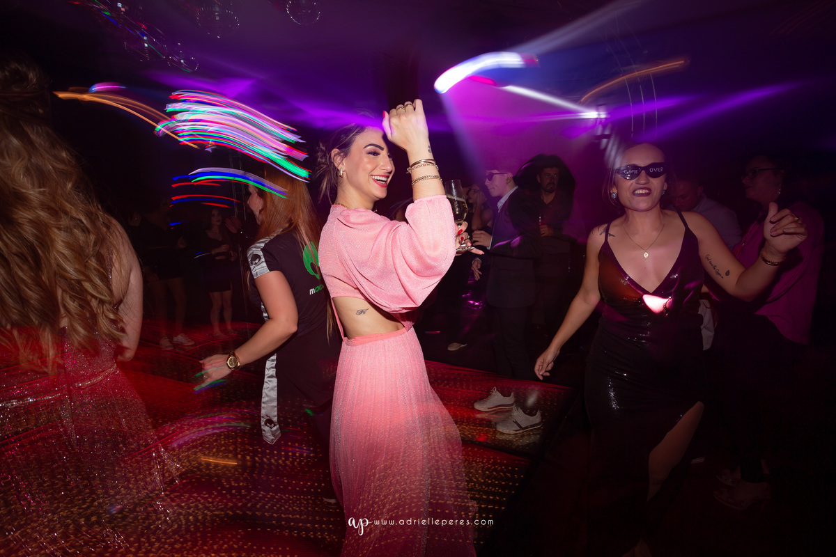 Isabelle Maggi  - Festa dos Quinze - Galo Eventos - Terra de Areia/RS - debutante - 15 anos - book dos 15 - vestido - decoração - Vando Lipert time ludimila - balada  - Moove eventos - perna de pau - barman - robo de led - Mauricio o Mágico 