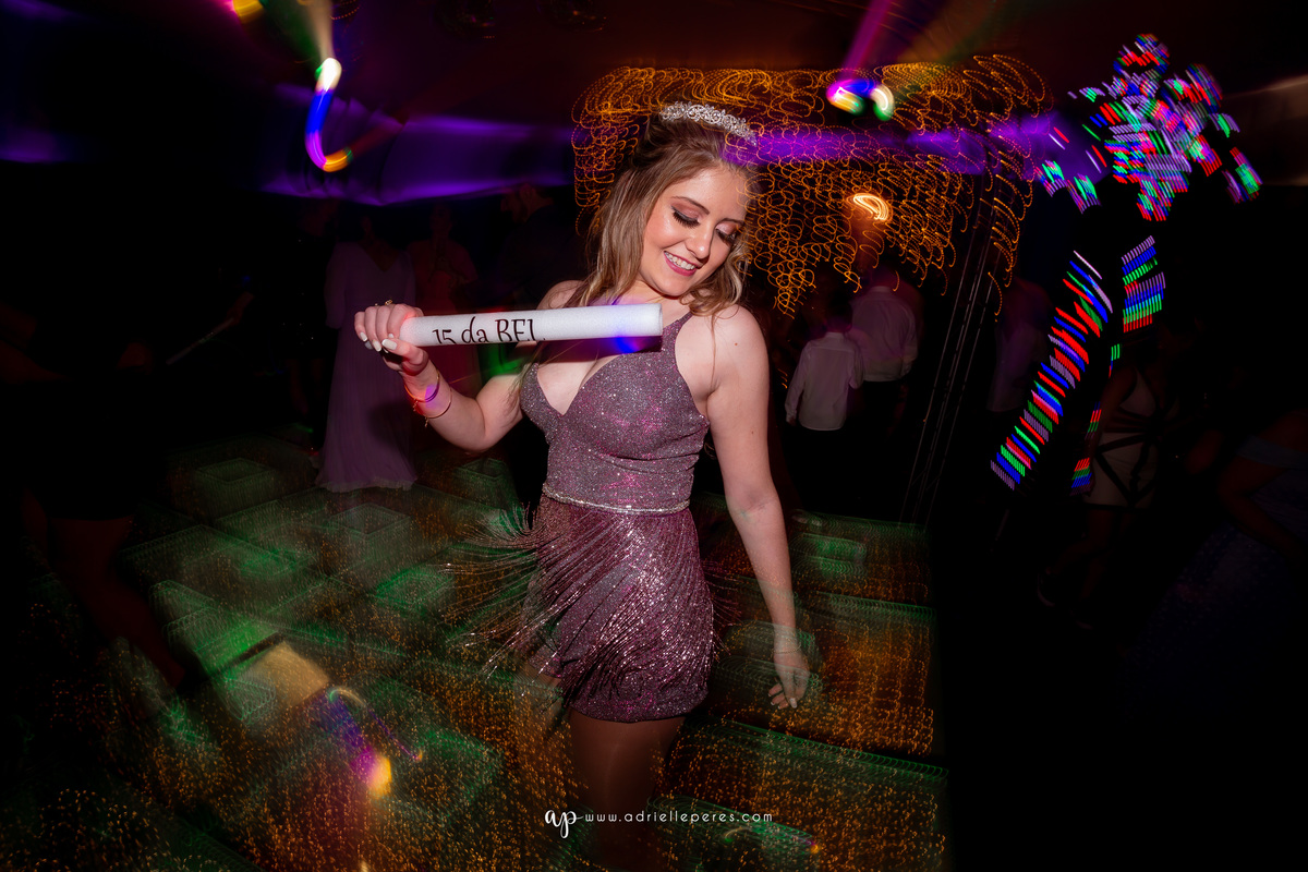 Isabelle Maggi  - Festa dos Quinze - Galo Eventos - Terra de Areia/RS - debutante - 15 anos - book dos 15 - vestido - decoração - Vando Lipert time ludimila - balada  - Moove eventos - perna de pau - barman - robo de led - Mauricio o Mágico 