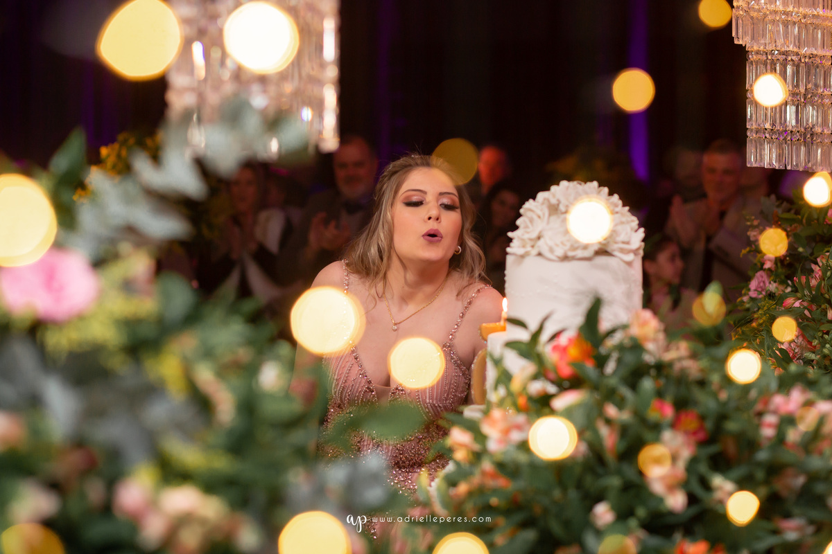 Isabelle Maggi  - Festa dos Quinze - Galo Eventos - Terra de Areia/RS - debutante - 15 anos - book dos 15 - vestido - decoração - Vando Lipert time ludimila - balada  - Moove eventos - perna de pau - barman - robo de led - Mauricio o Mágico 