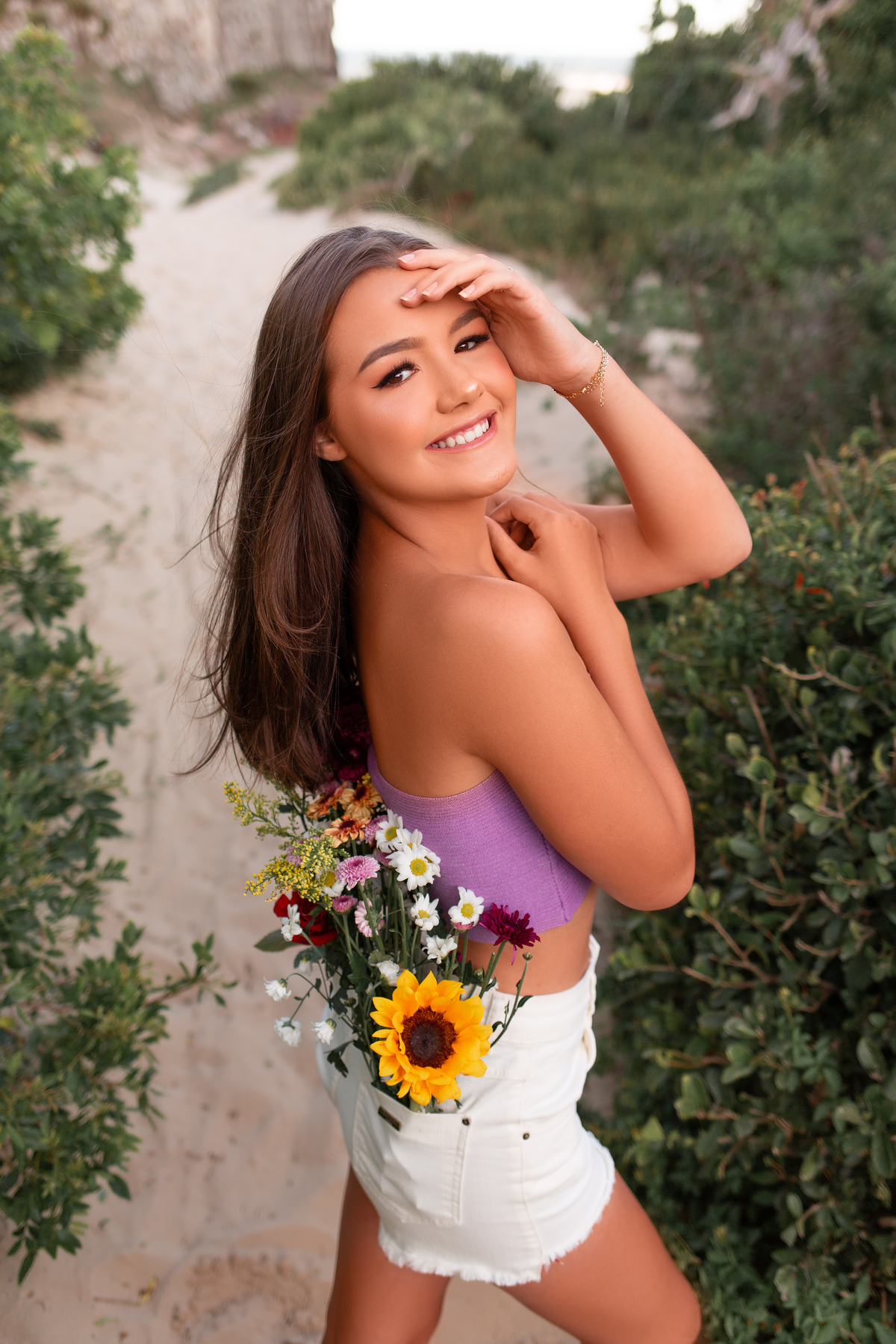 Fotografia de 15 anos, ideias criativas, inspirações, book dos quinze, vestido, flores, mar, praia da guarita. Por do Sol em Torres/Rs. Araranguá/SC. Sombrio, Criciúma, Três Cachoeiras, Terra de Areia, Porto Alegre, Fotos em Gramado, Canela, Serra Gaúcha