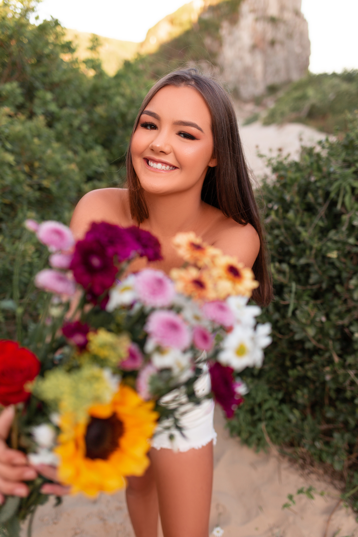 Fotografia de 15 anos, ideias criativas, inspirações, book dos quinze, vestido, flores, mar, praia da guarita. Por do Sol em Torres/Rs. Araranguá/SC. Sombrio, Criciúma, Três Cachoeiras, Terra de Areia, Porto Alegre, Fotos em Gramado, Canela, Serra Gaúcha