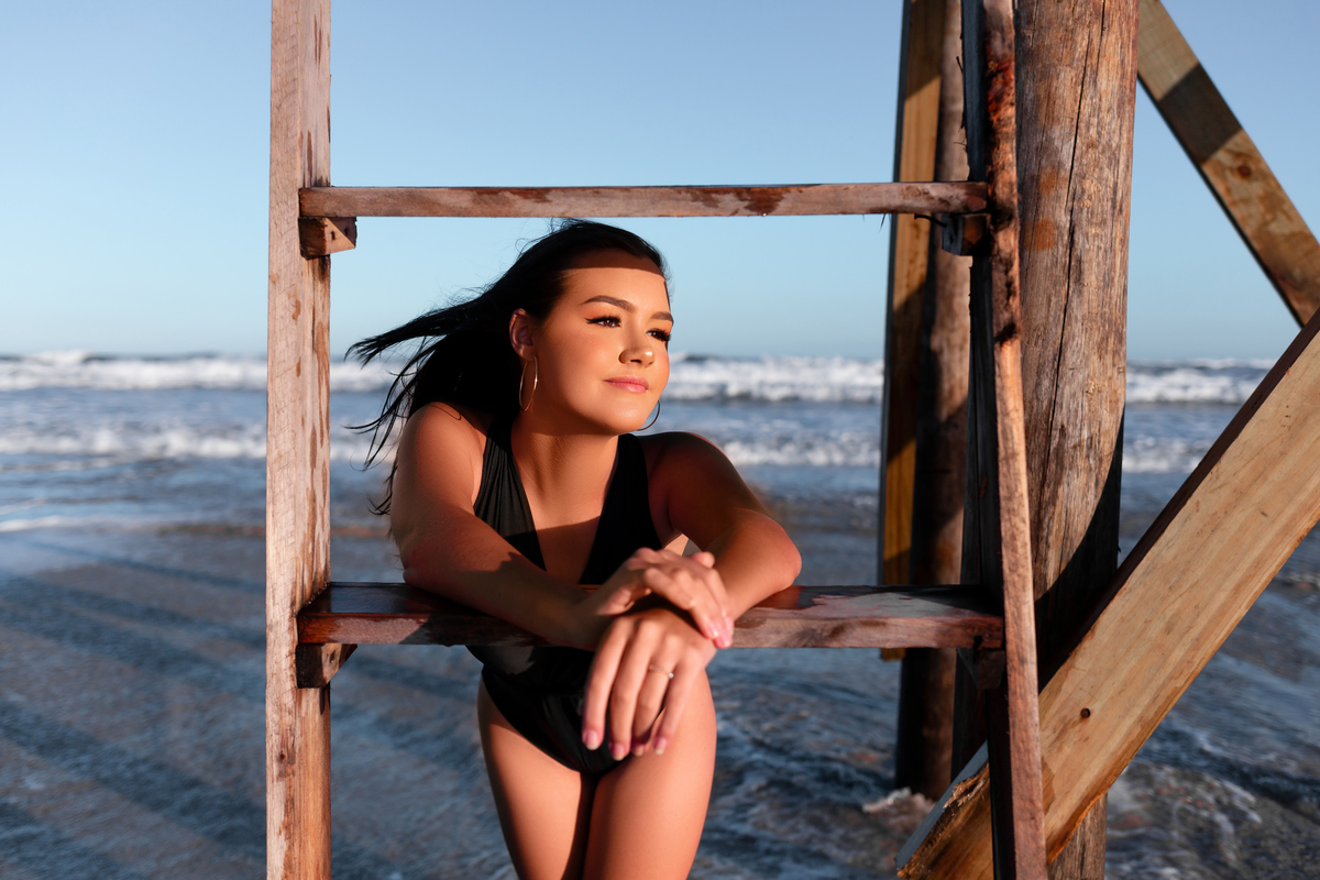Fotografia de 15 anos, ideias criativas, inspirações, book dos quinze, vestido, flores, mar, praia da guarita. Por do Sol em Torres/Rs. Araranguá/SC. Sombrio, Criciúma, Três Cachoeiras, Terra de Areia, Porto Alegre, Fotos em Gramado, Canela, Serra Gaúcha
