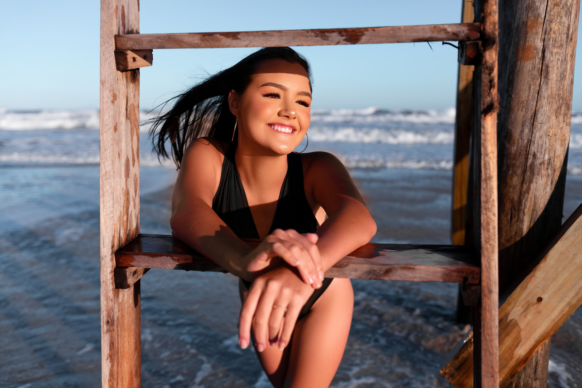 Fotografia de 15 anos, ideias criativas, inspirações, book dos quinze, vestido, flores, mar, praia da guarita. Por do Sol em Torres/Rs. Araranguá/SC. Sombrio, Criciúma, Três Cachoeiras, Terra de Areia, Porto Alegre, Fotos em Gramado, Canela, Serra Gaúcha