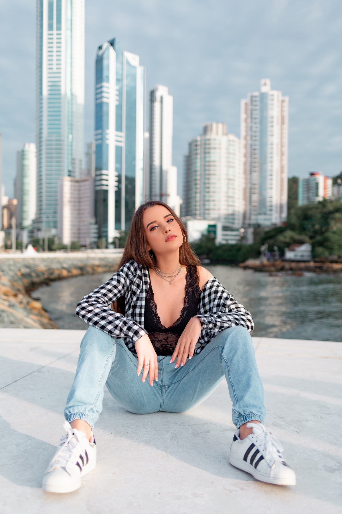 fotógrafa de 15 quinze anos, FG Big Wheel, fotos café Boutique Pão de Ló Balneario Camboriú/SC. Ensaio-debutante-ararangua-roda-gigante-bc-cafe-look-praia-fotos-instagram-festa-dos-quinze. vestido de princesa, fotos coloridas, milkshake, inspirações