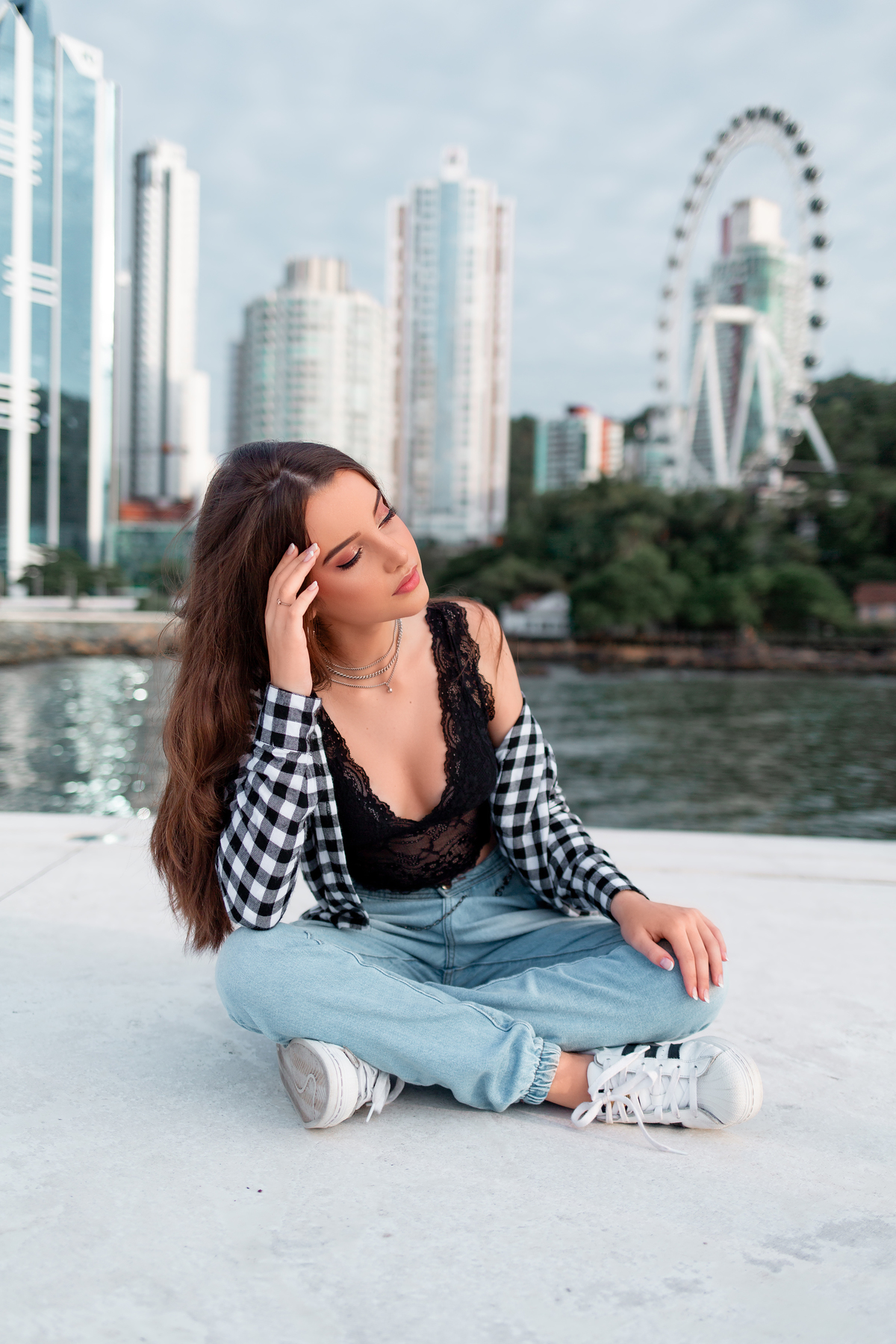 fotógrafa de 15 quinze anos, FG Big Wheel, fotos café Boutique Pão de Ló Balneario Camboriú/SC. Ensaio-debutante-ararangua-roda-gigante-bc-cafe-look-praia-fotos-instagram-festa-dos-quinze. vestido de princesa, fotos coloridas, milkshake, inspirações