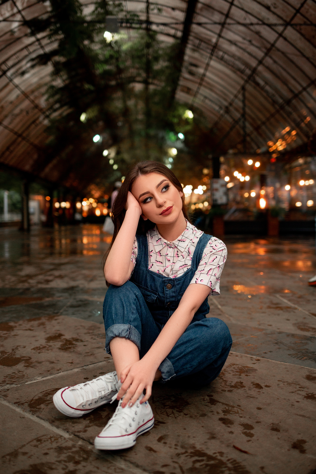 Book-dos-15-anos-ensaio-debutante-quinze-anos-em-Gramado-Canela-Serra-Gaúcha-RS-ararangua-fotografa-fotos-instagram-tiktok-ensaio-book-na-chuva-neblina-livros-rua-street-rua-torta-rua-coberta-cabine-londres-hard-rock-guarda-chuva