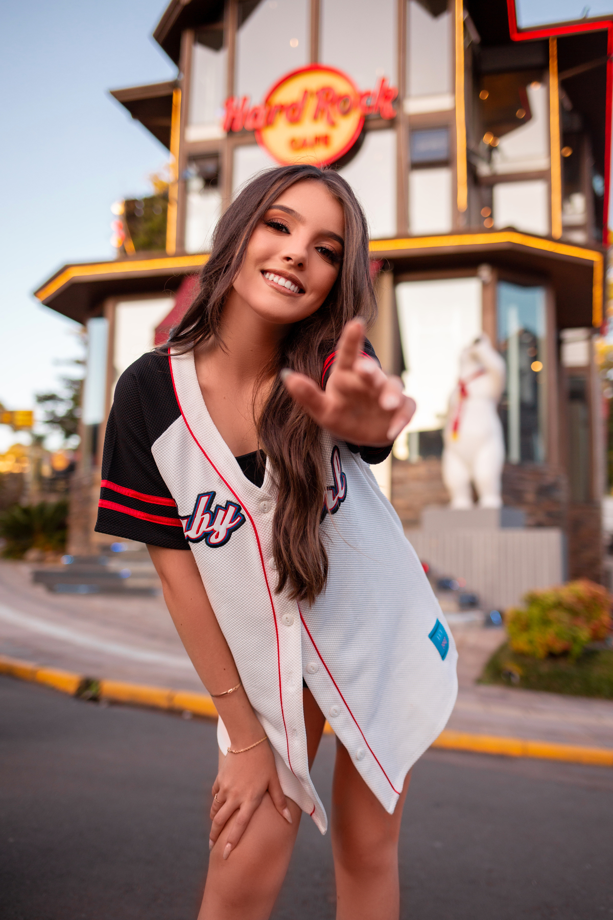 Book-dos-15-anos-ensaio-debutante-quinze-anos-ruinas-do-Cassino-Canela-Gramado-Serra-Gaúcha-RS-ararangua-fotografa-fotos-instagram-tiktok-ensaio-book-Hard-Rock-street-rua-torta-rua-coberta-Praia-de-torres