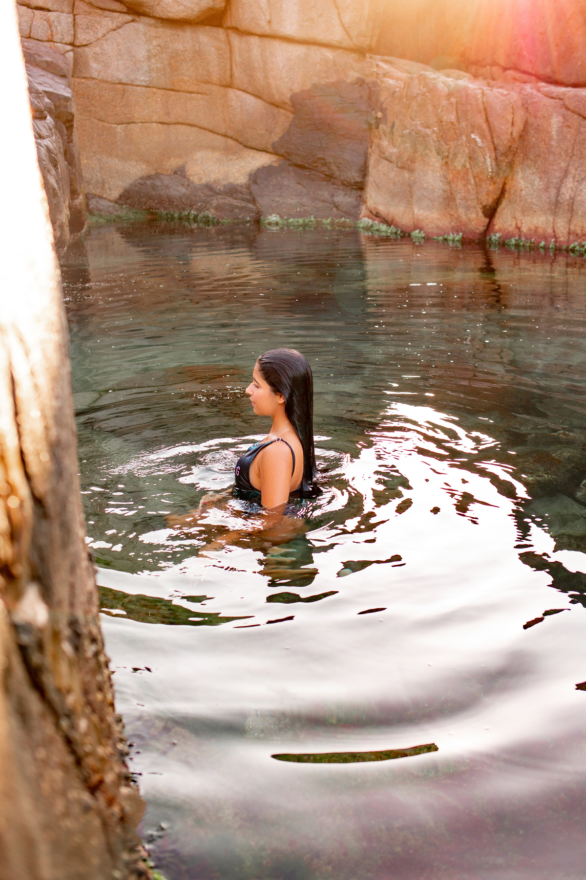 Book dos 15 anos, ensaio Piscinas Naturais Praia do Rosa Rosa norte, Imbituba, nascer do Sol em mar  de Garopaba. Debutante quinze anos em ararangua, Adrielle Peres fotografa de 15 anos. Fotos, instagram, tiktok, mar.