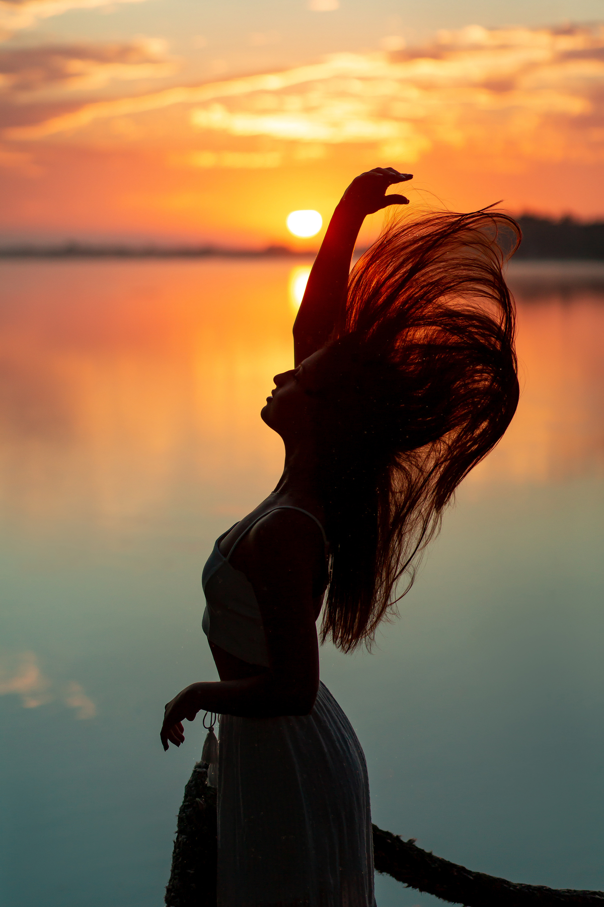 Book-dos-15-anos-ensaio-nascer-do-Sol-Morro-dos-coventos-Ararangua-SC-mar-rio-debutante-quinze-anos-em-Criciuma-fotografa-fotos-instagram-tiktok-foto com pet, cachorro, dog