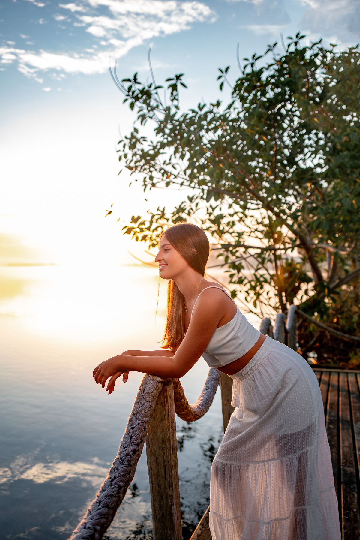 Book-dos-15-anos-ensaio-nascer-do-Sol-Morro-dos-coventos-Ararangua-SC-mar-rio-debutante-quinze-anos-em-Criciuma-fotografa-fotos-instagram-tiktok-foto com pet, cachorro, dog