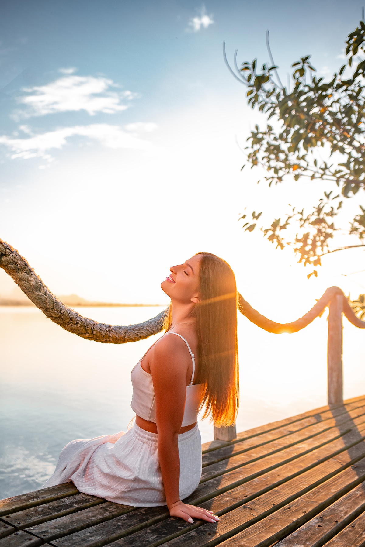 Book-dos-15-anos-ensaio-nascer-do-Sol-Morro-dos-coventos-Ararangua-SC-mar-rio-debutante-quinze-anos-em-Criciuma-fotografa-fotos-instagram-tiktok-foto com pet, cachorro, dog