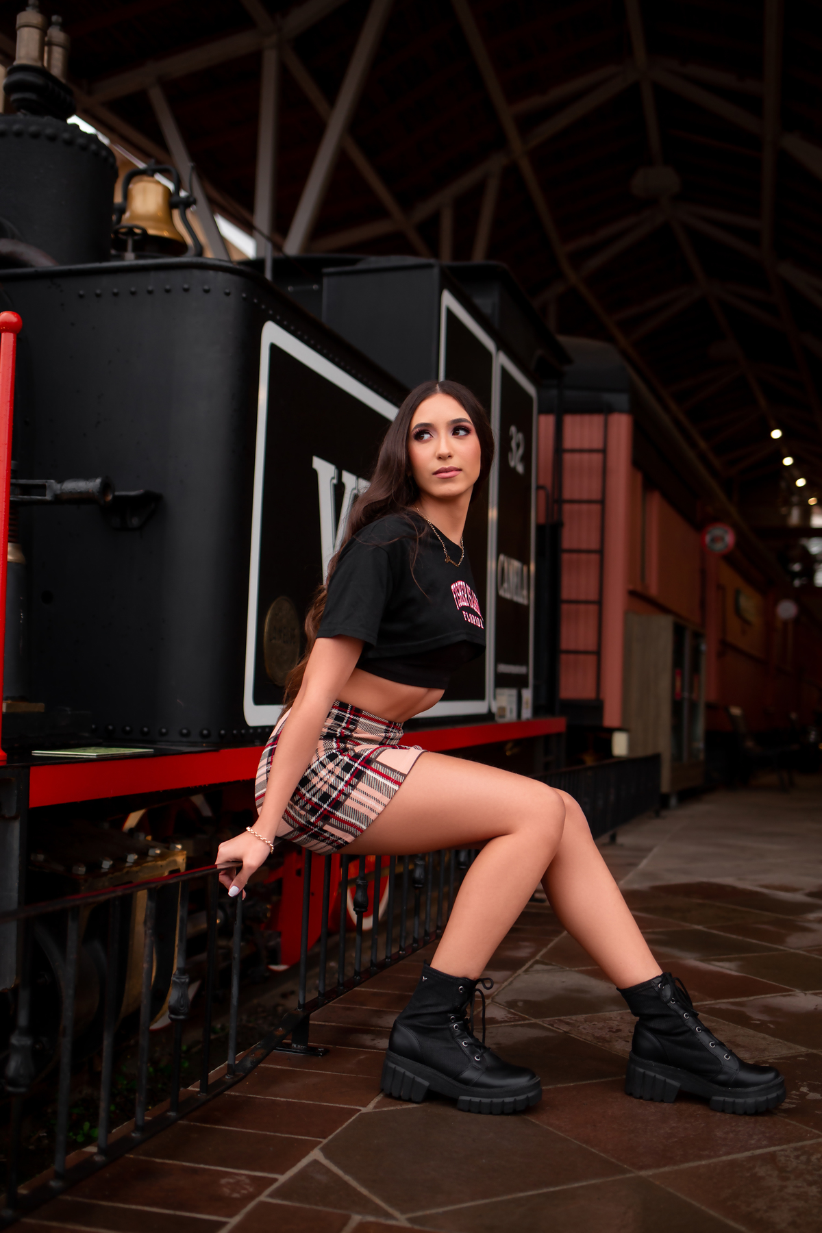 Book-dos-15-anos-ensaio-debutante-quinze-anos-em-Gramado-Canela-Serra-Gaúcha-RS-ararangua- fotografa em Gramado -fotos-instagram-tiktok-ensaio-book-15-Hard-Rock-street-rua-torta-rua-coberta, trem de canela, cabine de Londres, Selfie Gramado