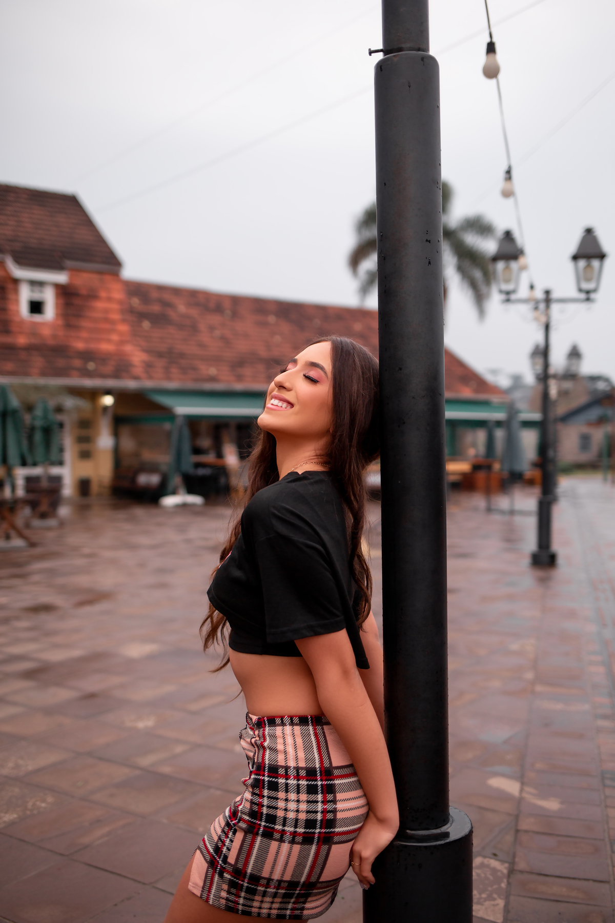 Book-dos-15-anos-ensaio-debutante-quinze-anos-em-Gramado-Canela-Serra-Gaúcha-RS-ararangua- fotografa em Gramado -fotos-instagram-tiktok-ensaio-book-15-Hard-Rock-street-rua-torta-rua-coberta, trem de canela, cabine de Londres, Selfie Gramado