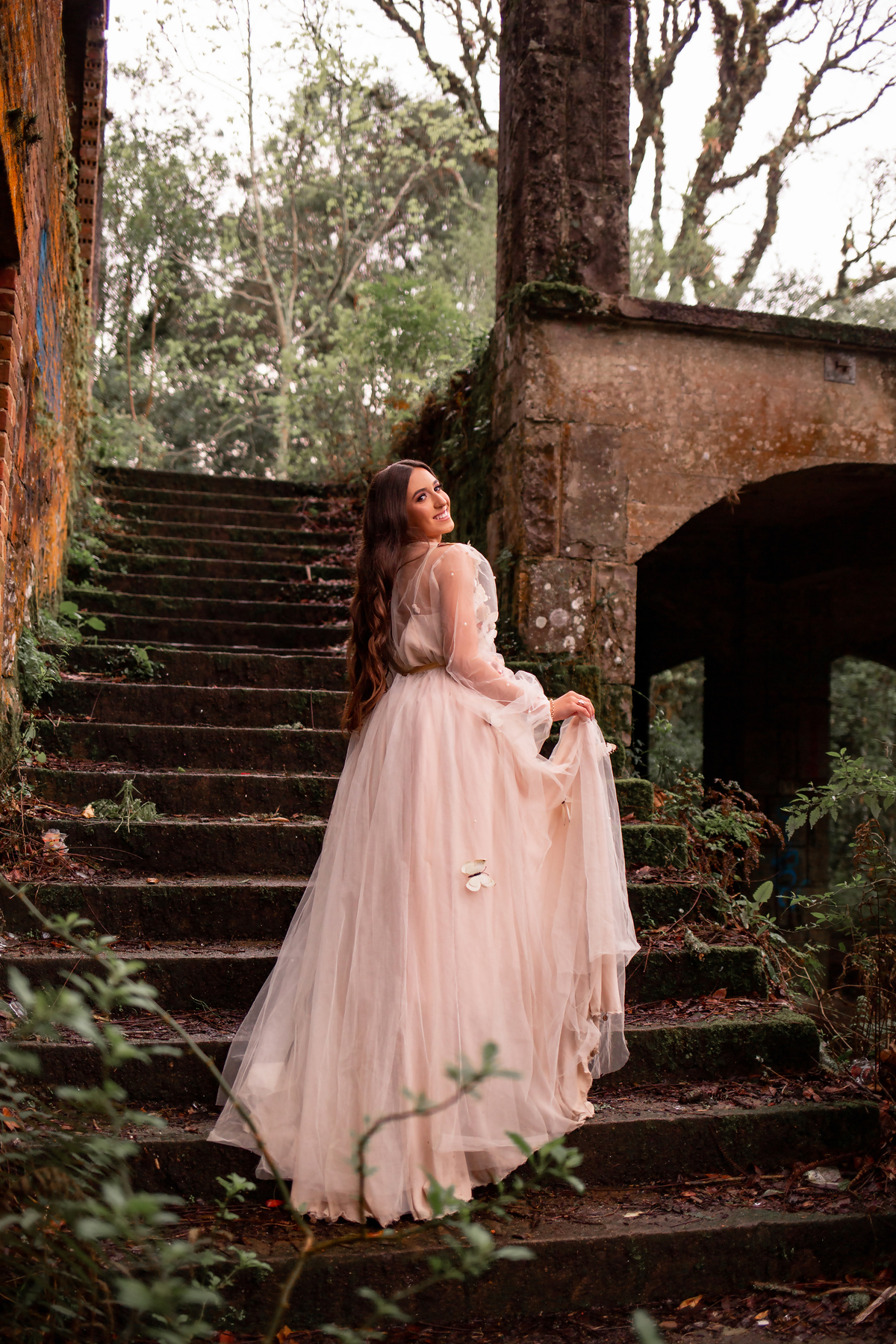 Book-dos-15-anos-ensaio-debutante-quinze-anos-em-Gramado-Canela-Serra-Gaúcha-RS-ararangua- fotografa em Gramado -fotos-instagram-tiktok-ensaio-book-15-Hard-Rock-street-rua-torta-rua-coberta, trem de canela, cabine de Londres, Selfie Gramado