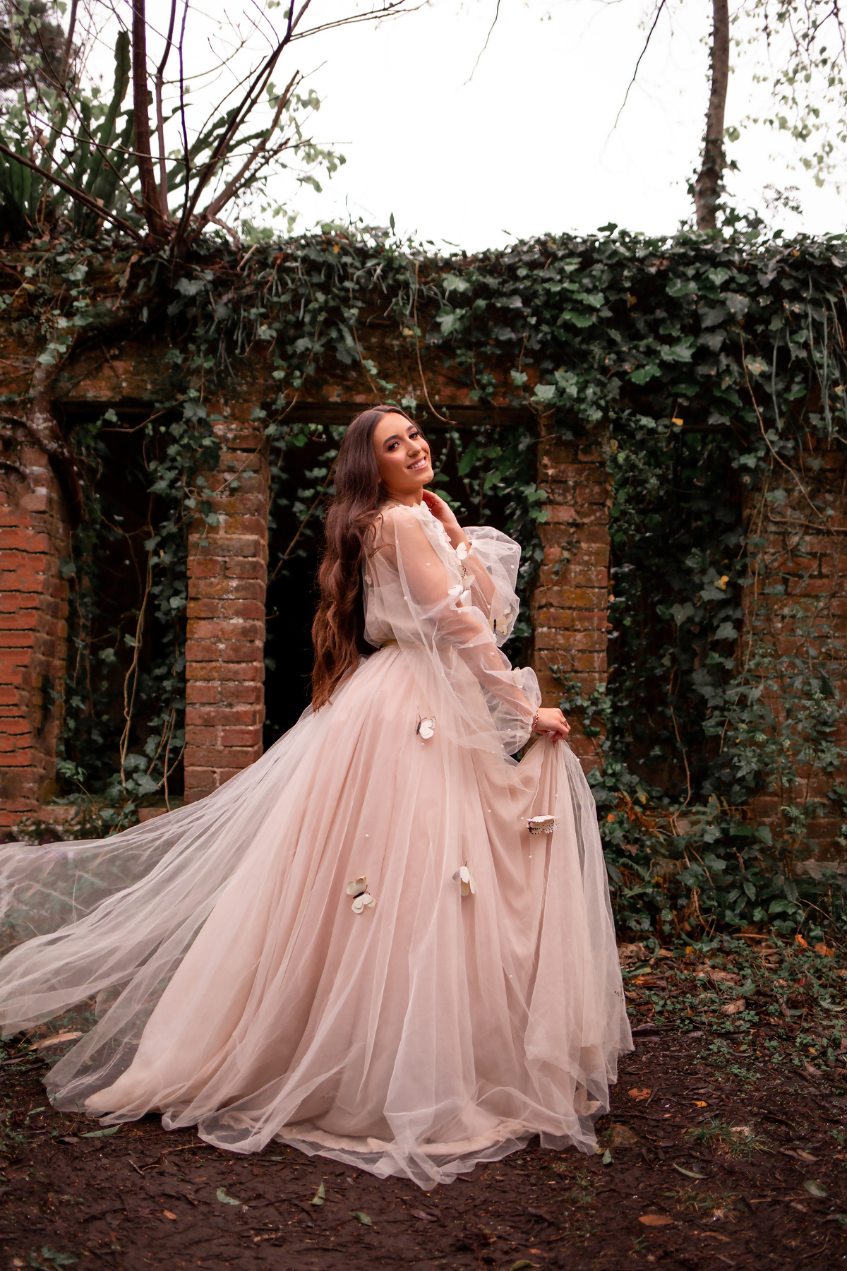 Book-dos-15-anos-ensaio-debutante-quinze-anos-em-Gramado-Canela-Serra-Gaúcha-RS-ararangua- fotografa em Gramado -fotos-instagram-tiktok-ensaio-book-15-Hard-Rock-street-rua-torta-rua-coberta, trem de canela, cabine de Londres, Selfie Gramado