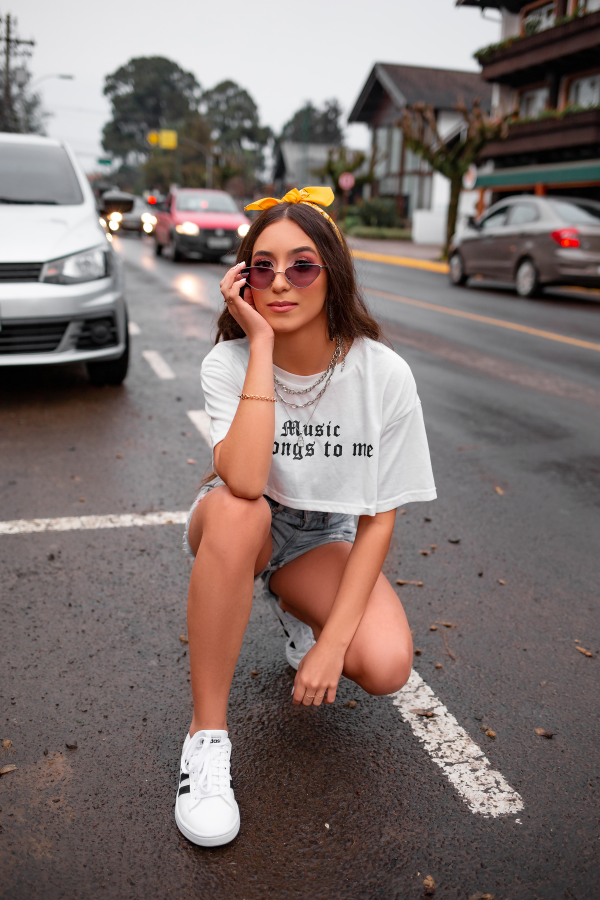 Book-dos-15-anos-ensaio-debutante-quinze-anos-em-Gramado-Canela-Serra-Gaúcha-RS-ararangua- fotografa em Gramado -fotos-instagram-tiktok-ensaio-book-15-Hard-Rock-street-rua-torta-rua-coberta, trem de canela, cabine de Londres, Selfie Gramado