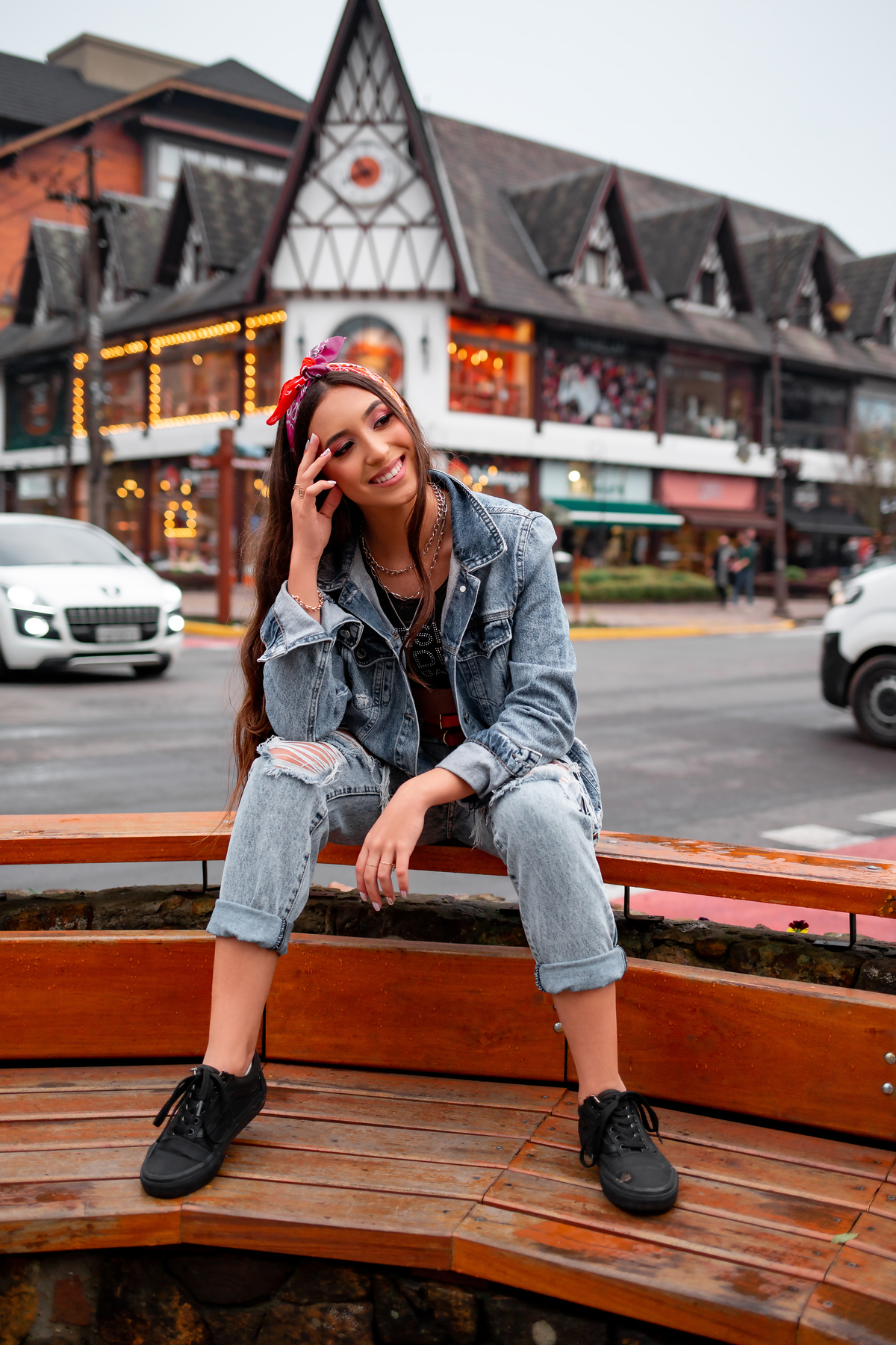 Book-dos-15-anos-ensaio-debutante-quinze-anos-em-Gramado-Canela-Serra-Gaúcha-RS-ararangua- fotografa em Gramado -fotos-instagram-tiktok-ensaio-book-15-Hard-Rock-street-rua-torta-rua-coberta, trem de canela, cabine de Londres, Selfie Gramado