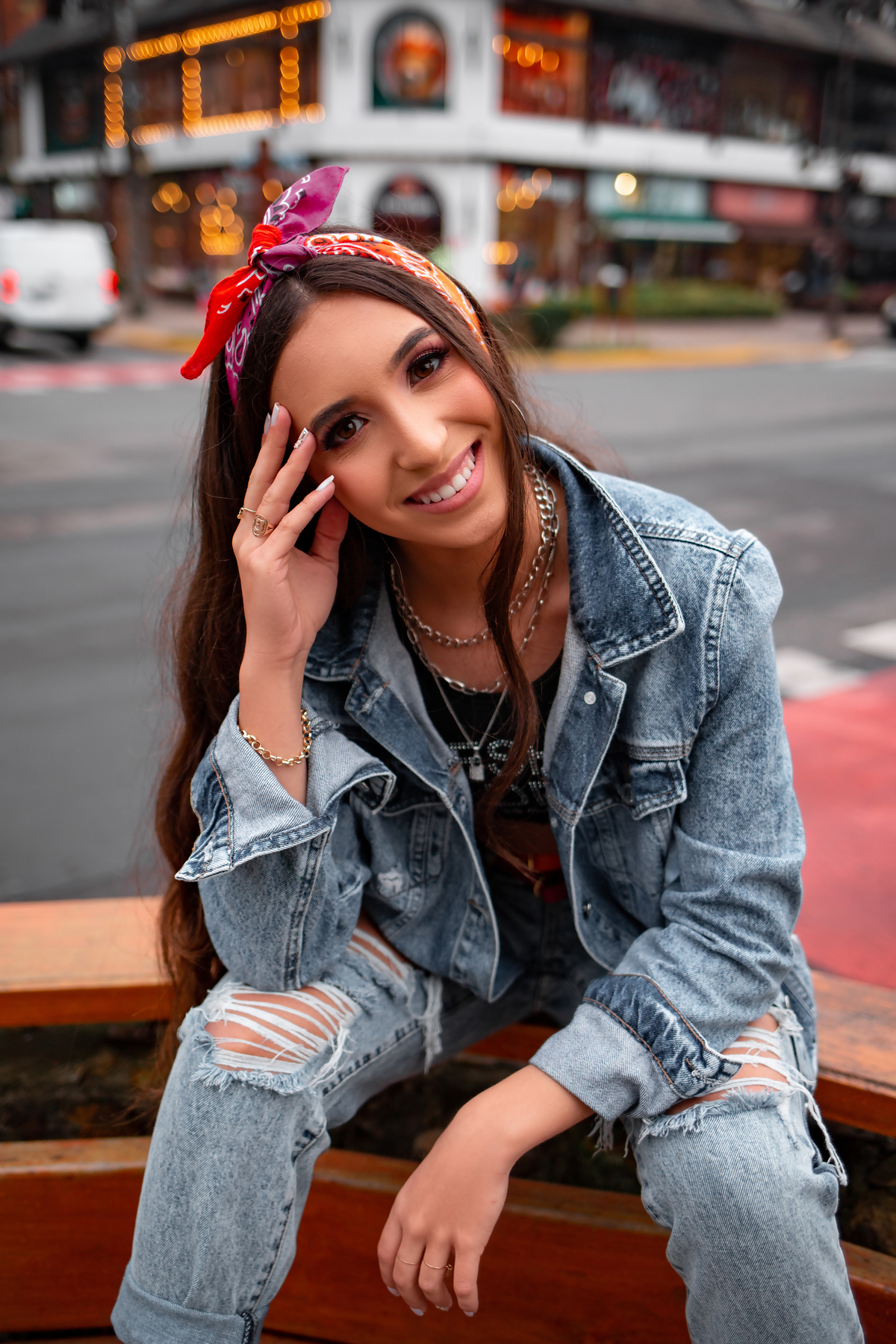 Book-dos-15-anos-ensaio-debutante-quinze-anos-em-Gramado-Canela-Serra-Gaúcha-RS-ararangua- fotografa em Gramado -fotos-instagram-tiktok-ensaio-book-15-Hard-Rock-street-rua-torta-rua-coberta, trem de canela, cabine de Londres, Selfie Gramado