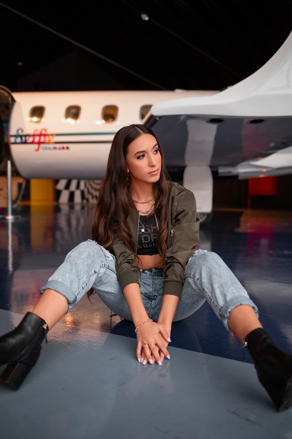 Book-dos-15-anos-ensaio-debutante-quinze-anos-em-Gramado-Canela-Serra-Gaúcha-RS-ararangua- fotografa em Gramado -fotos-instagram-tiktok-ensaio-book-15-Hard-Rock-street-rua-torta-rua-coberta, trem de canela, cabine de Londres, Selfie Gramado