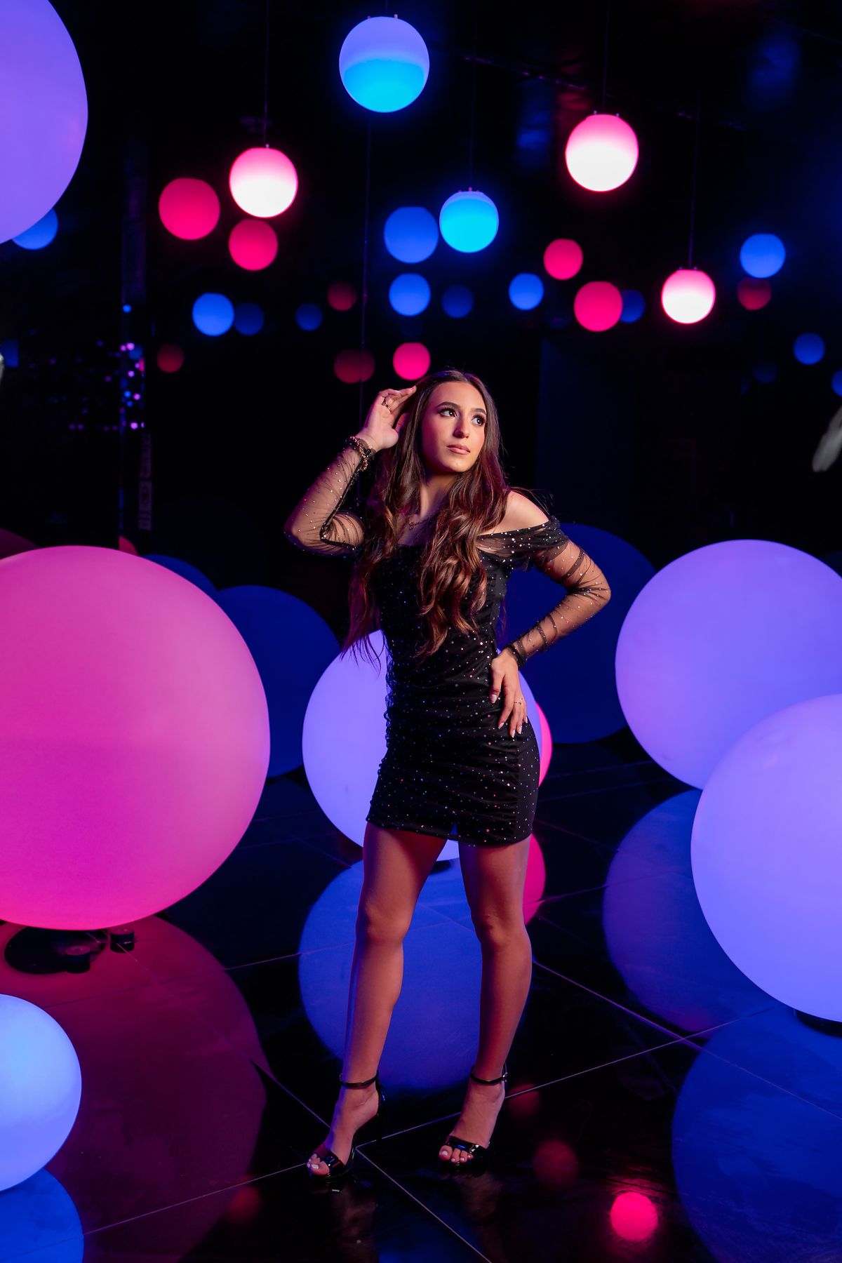 Book-dos-15-anos-ensaio-debutante-quinze-anos-em-Gramado-Canela-Serra-Gaúcha-RS-ararangua- fotografa em Gramado -fotos-instagram-tiktok-ensaio-book-15-Hard-Rock-street-rua-torta-rua-coberta, trem de canela, cabine de Londres, Selfie Gramado