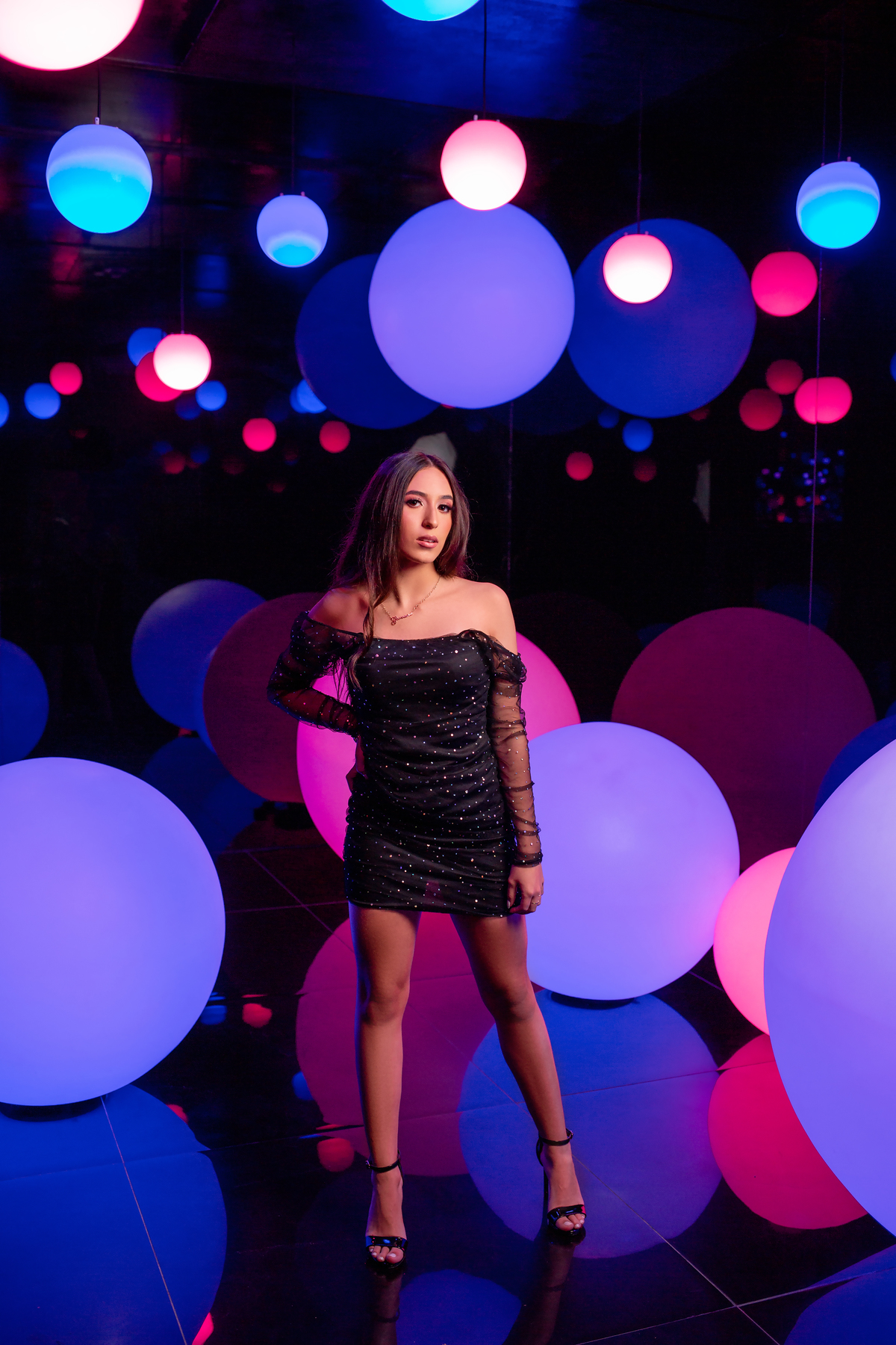 Book-dos-15-anos-ensaio-debutante-quinze-anos-em-Gramado-Canela-Serra-Gaúcha-RS-ararangua- fotografa em Gramado -fotos-instagram-tiktok-ensaio-book-15-Hard-Rock-street-rua-torta-rua-coberta, trem de canela, cabine de Londres, Selfie Gramado