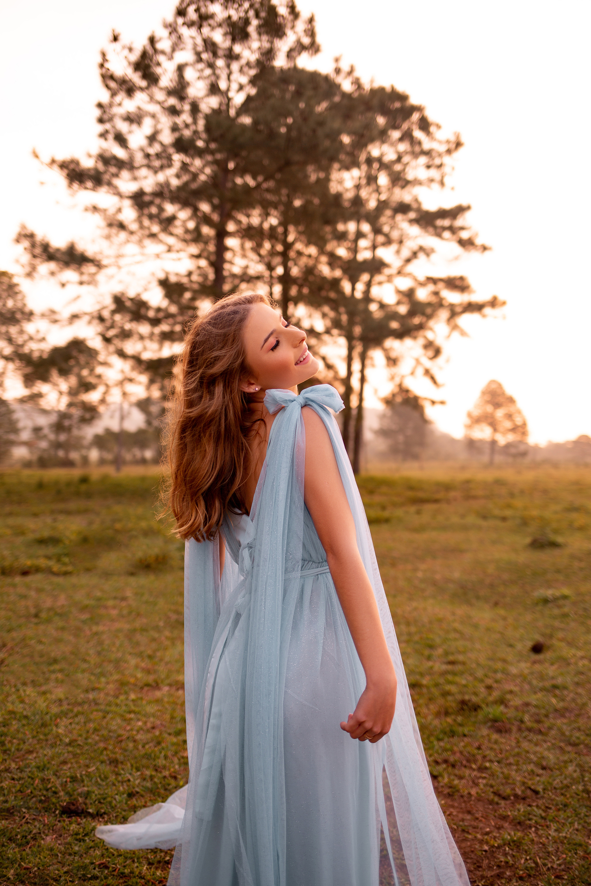 Fotografia de 15 anos, ideias criativas, inspirações, book dos quinze, vestido, flores, mar, praia da guarita. Por do Sol em Torres/Rs. Araranguá-sc- fotos com cavalo
