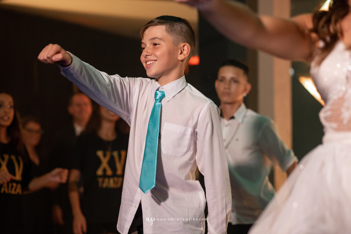 festa dos quinze anos AABB torres RS - vestido de quinze anos - balada de quinze anos - vestido quinze anos - balada - pista de led - decoracao - make - fotografa - ensaio - debutante - Guarita Gastronomia - Sublime cerimonial - Maura Art mana