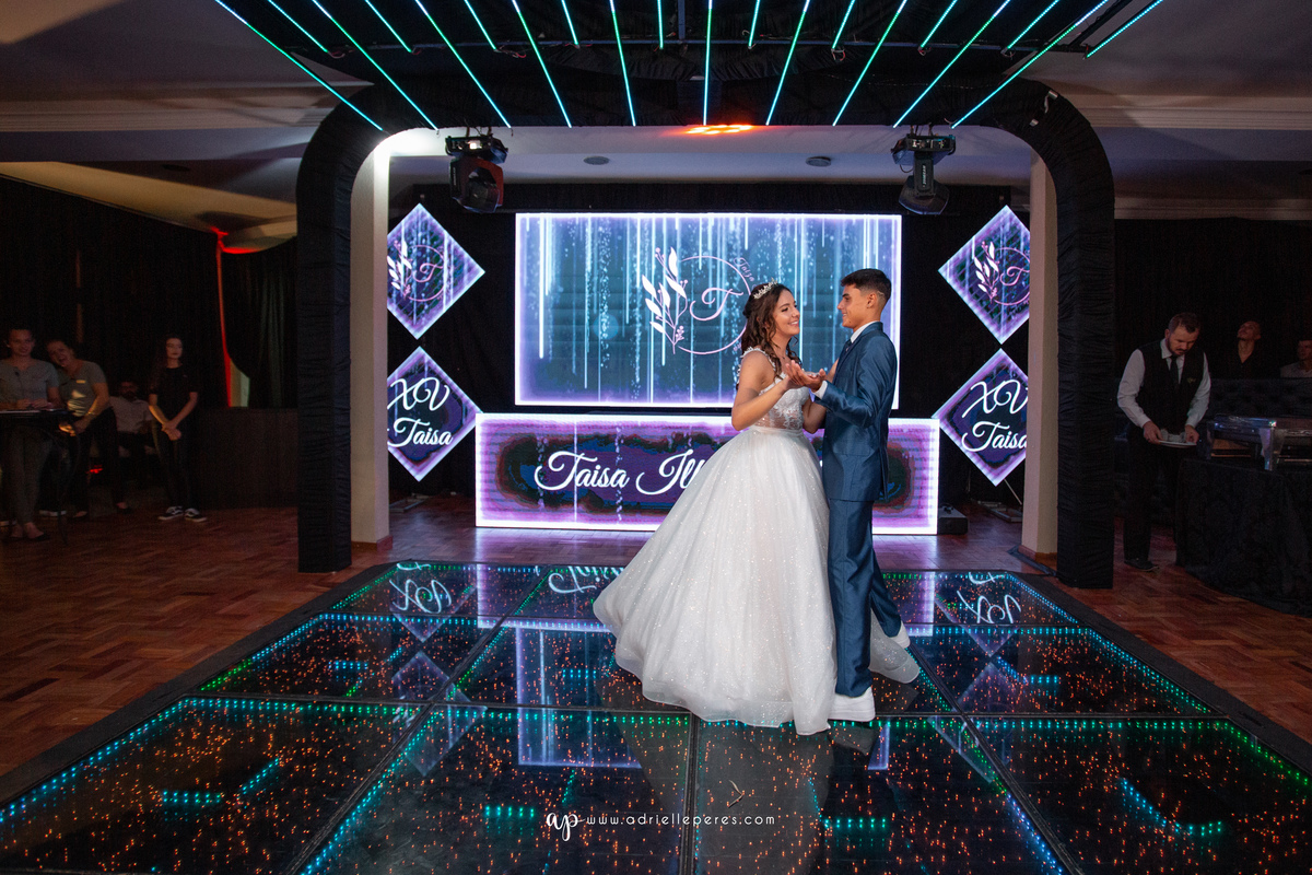 festa dos quinze anos AABB torres RS - vestido de quinze anos - balada de quinze anos - vestido quinze anos - balada - pista de led - decoracao - make - fotografa - ensaio - debutante - Guarita Gastronomia - Sublime cerimonial - Maura Art mana