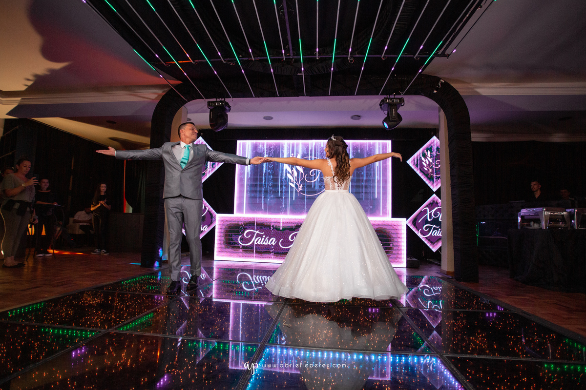 festa dos quinze anos AABB torres RS - vestido de quinze anos - balada de quinze anos - vestido quinze anos - balada - pista de led - decoracao - make - fotografa - ensaio - debutante - Guarita Gastronomia - Sublime cerimonial - Maura Art mana